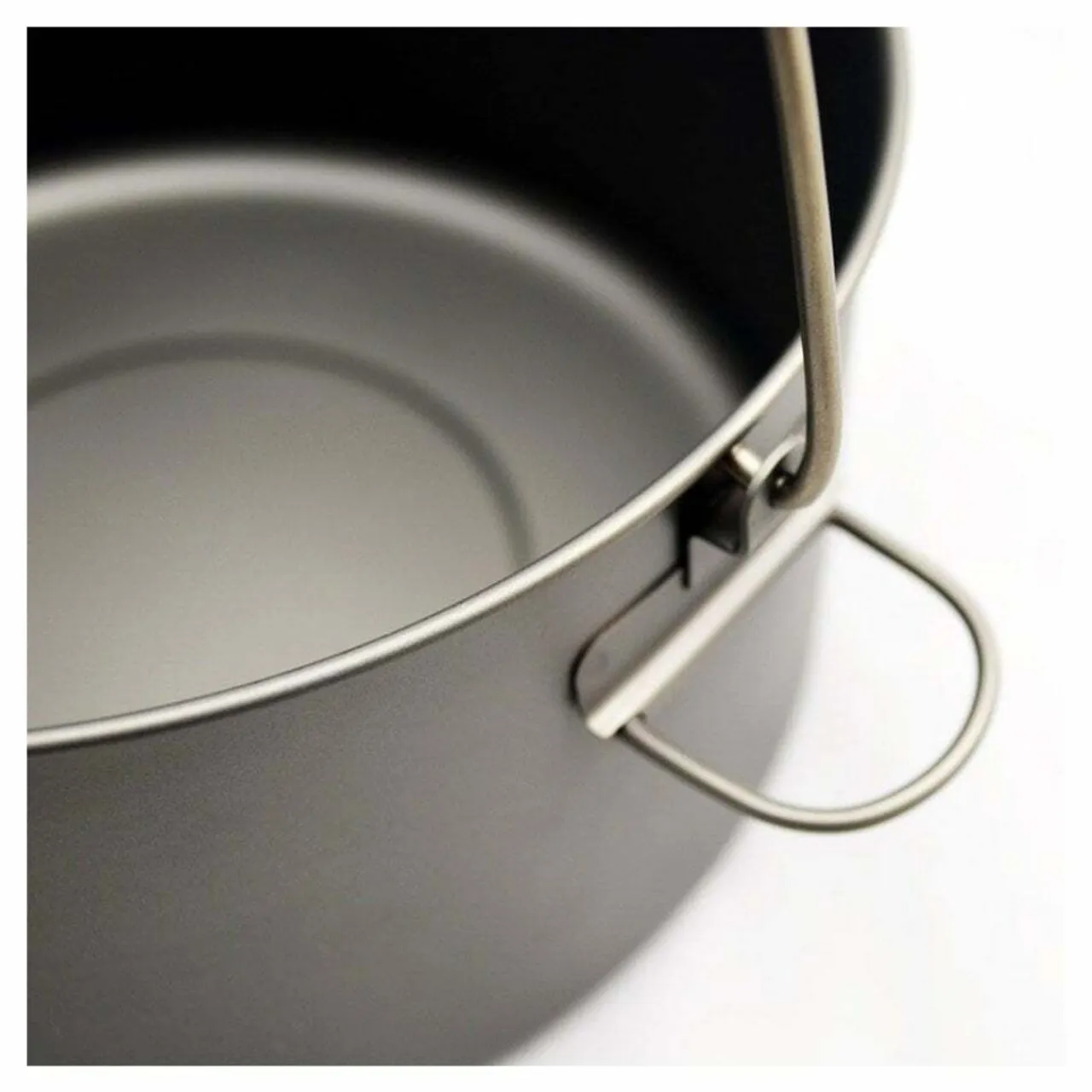 Titanium 2000ml Pot with Bail Handle Pots And Pans